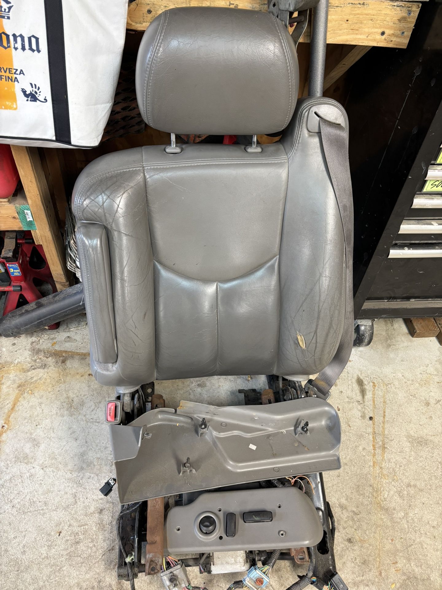 2003 GMC Yukon Driver Seat