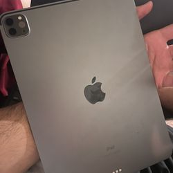 iPad Pro (11 Inch) (3rd Generation) With Keyboard 