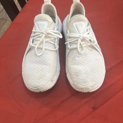 Nike Size 9 Tennis Shoes