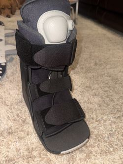 BRAND NEW/Never Used Ovation Medical Pneumatic Walking Boot