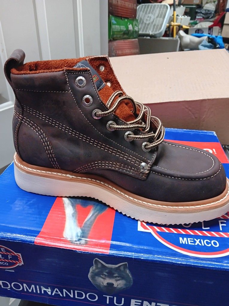 Work Boots//Botas de Trabajo
