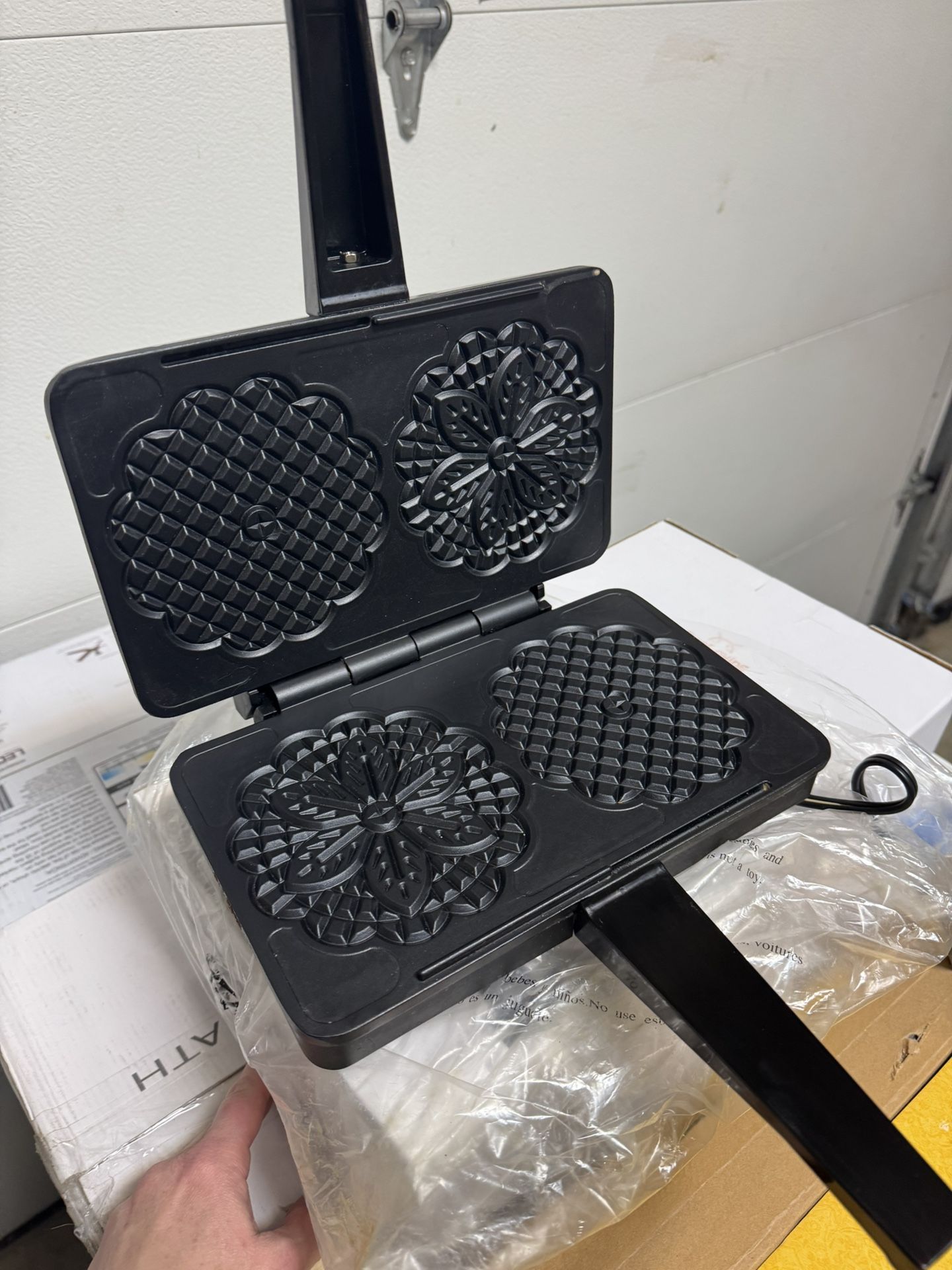 VillaWare Prima Pizzelle Baker Non stick