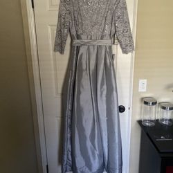 SIZE 14. Dress (Bridal, White tie, Quince ect.)