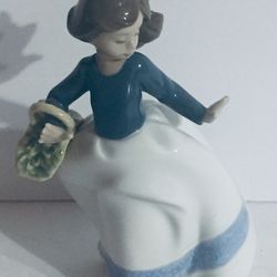 Nao By Lladro Daisa Handmade Figurine In Spain 1988 Windy Day Girl Flower Basket