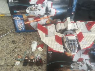 LEGO Star Wars 7931 with figures and box