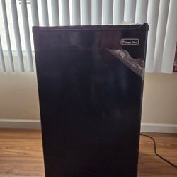 Magic Chef - Mini Fridge - Refrigeator - 3.5 Cu. Ft