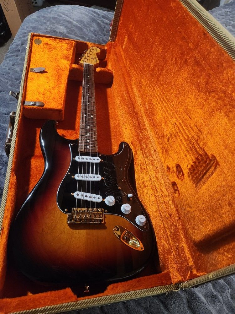 U.S. Fender SRV EXCELLENT W/ G&G case & Candy