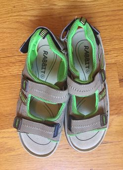 Boys sandals size 5