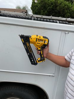 DeWalt 20V XR Brushless 15GA Finish Nailer tool only