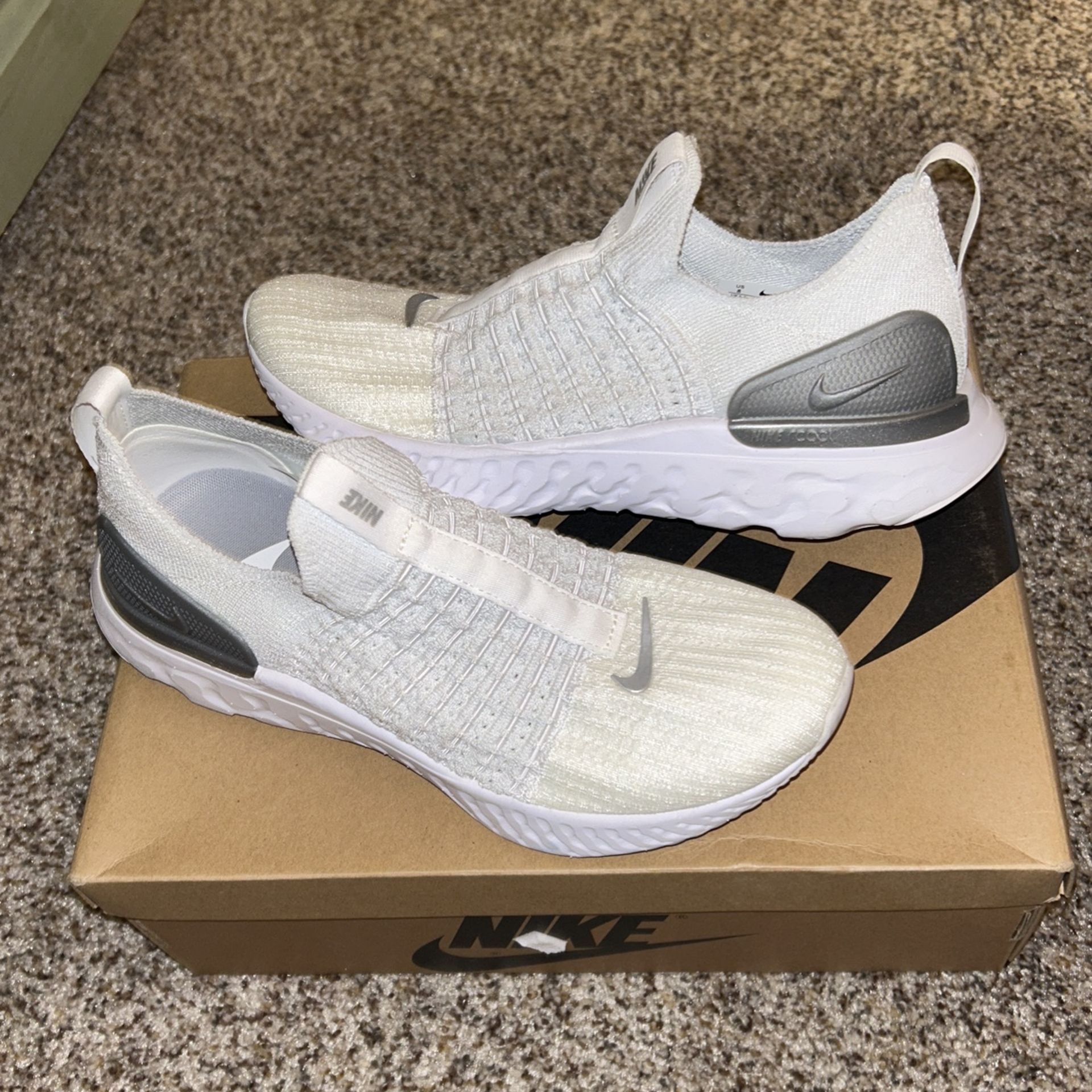 Nike Women's React Phantom Run Flyknit US