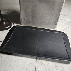 Autonomous Anti-Fatigue Standing Desk Mat