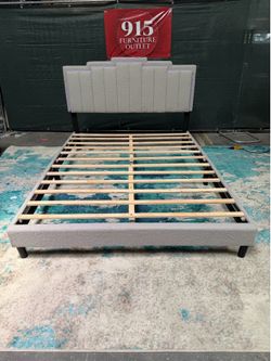 Queen Upholstered Platform Bed with LED Lights NEW FREE DELIVERY 🚚