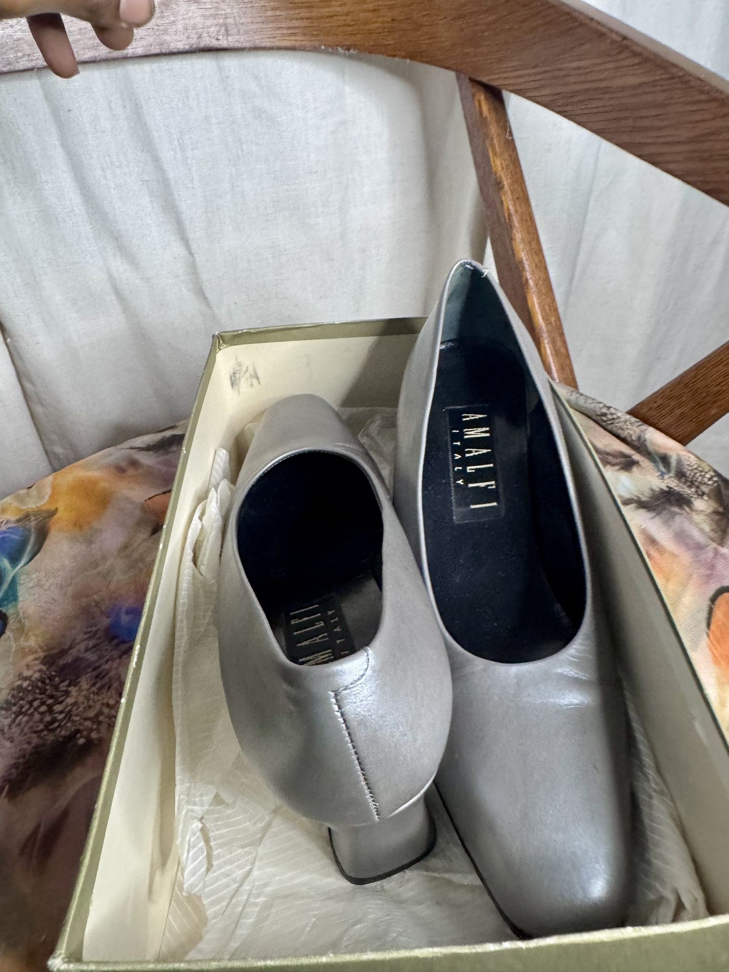 Amalfi Vintage Silver Leather Size 9 Heels