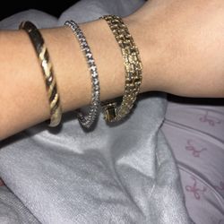 Beautiful  UNISEX 14k Bracelet 