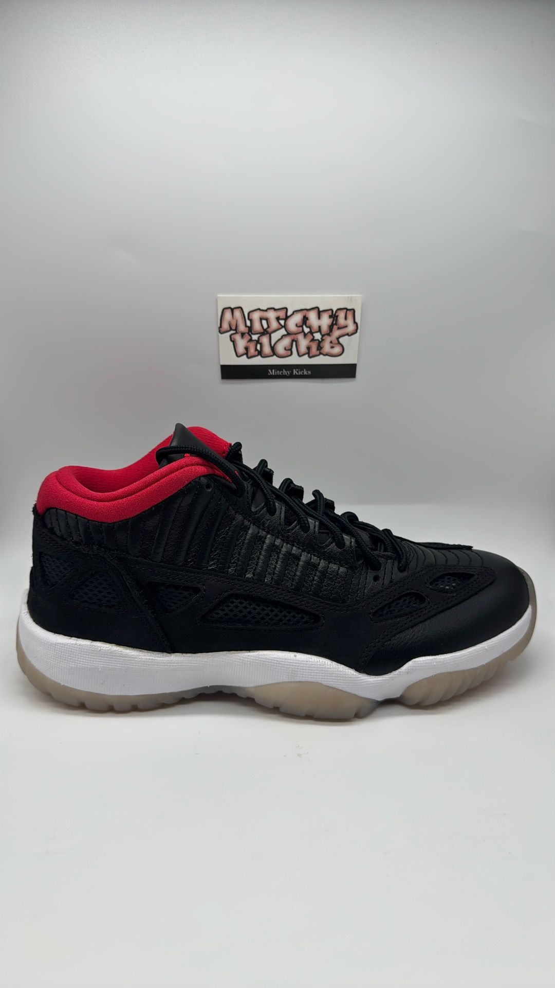 Jordan 11 Retro Low IE Bred (2021) Sz. 7.5