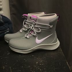 Almost New Girls Nike Boot Size 4Y
