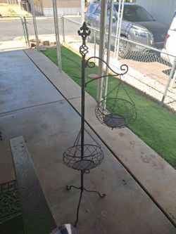 Outside metal plant holder