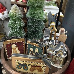 Adorable Vintage Wooden Decor 