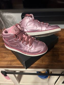 Kids Jordan 1 Mid SE metallic pink shoes