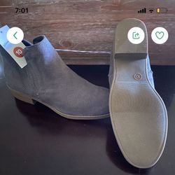 New!!! Gray Boots Size:10 For Women