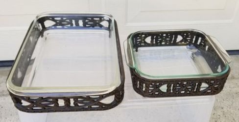 Pyrex serving dish in metal base