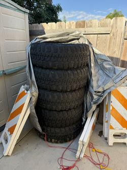 Tires Only (5) 285/70/17 Used federal couragia mt Tires