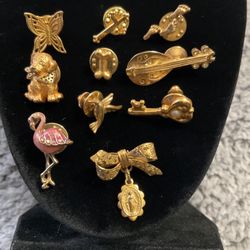 10 Gold Pins/brooch,some Vintage and/or With Pearl,crystals ,or Rhinestones 