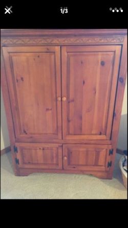 Armoire/ENTERTAINMENT CENTER