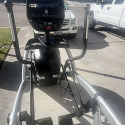 525 AT Cybex Arc Trainer