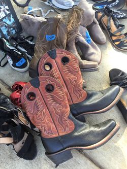 Men’s boots size 9