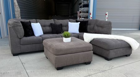 Delivery 🚚 free Local Hermosa sectional couch con Ottoman