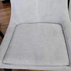 MOVING SALES 6 DINING CHAIRS