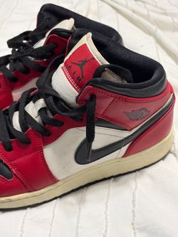 Jordan 1s Chicago red