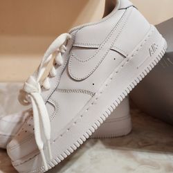 Nike Air Force 1 07 Low GS Size 6.5 & 7