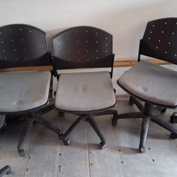10 Office Chairs $110 Dlls. 