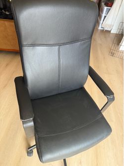 Black Adjustable Office Chair