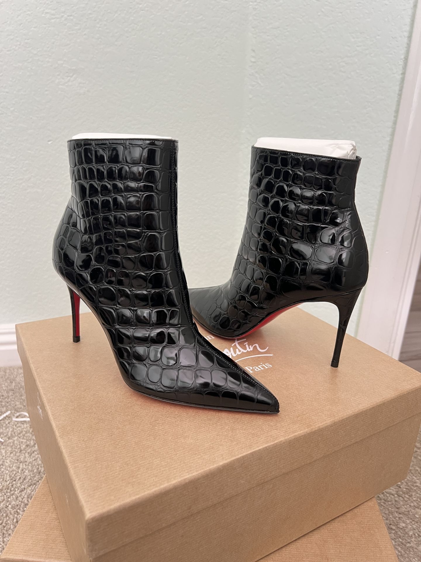 Christian Louboutin So Kate Booty 85