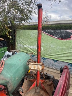 Auto body pulling tower, 10 ton, with hydraulic pump.