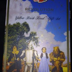 Wizard of Oz Eyeshadow Pallet  Brushes & Lip Oil