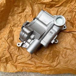 Volkswagen-Audi Oil Pump 06J 115 105 AB