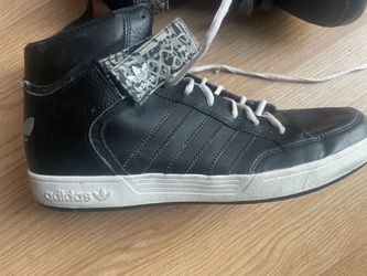 Men’s Leather Adidas Mid High Top Basketball Shoes Sz 9.5