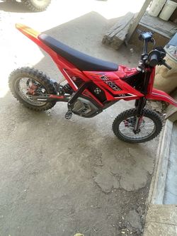 Is cool very cool nice to ride on easy wheelie