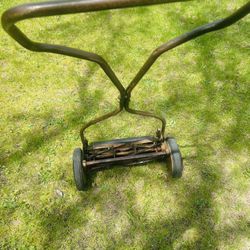 Antique/ Vintage Push Lawnmower Works Great 