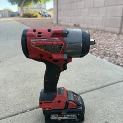 Milwaukee Impact Wrench 1/2In With Battery