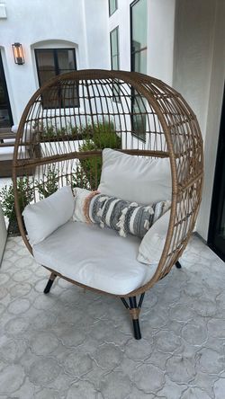Egg shaped cozy chair￼