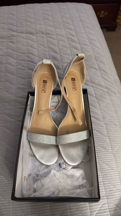 Ladies dressy silver size 11