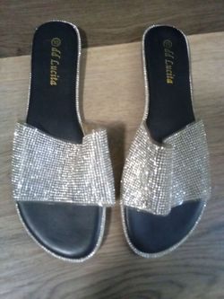 Sandals size 10