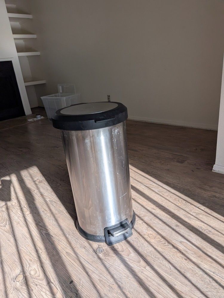40 Litre Trash Can