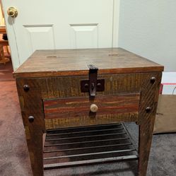 Set of 2 End Tables