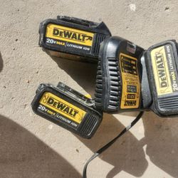Dwalt  Drills Set  Whit Batteries 